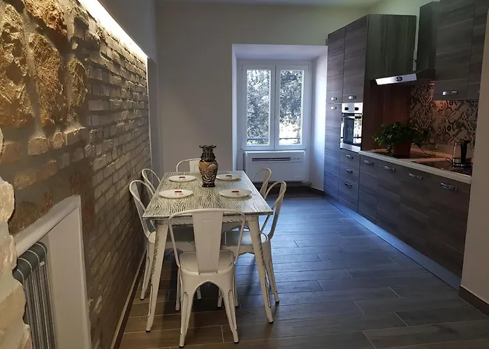 Pensión Giulya Hospety Group 4*